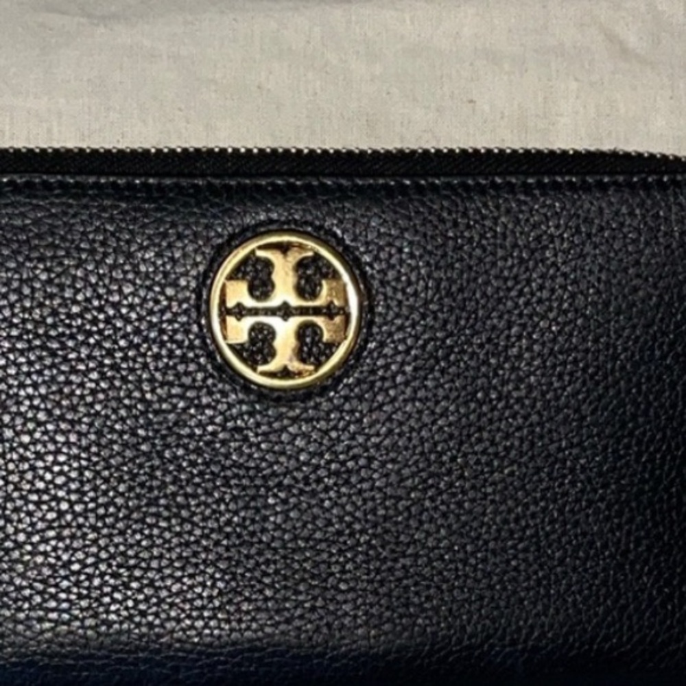 Tory Burch Black Wallet with Gold Logo Excellent Condition ✅